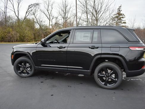 New 2025 Jeep Grand Cherokee Altitude AWD/4WD image 7