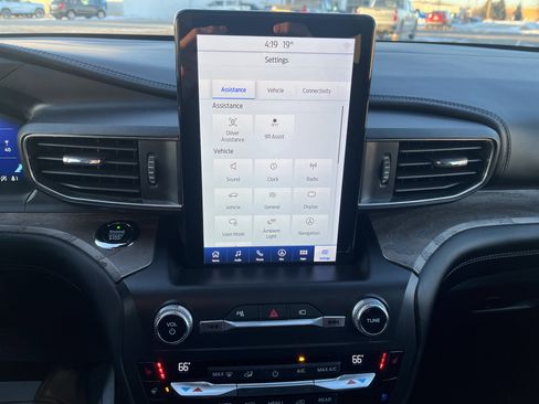 Used 2020 Ford Explorer Platinum w/ Premium Technology Package image 31