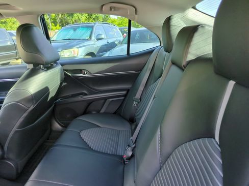 Used 2020 Toyota Camry SE FWD image 6