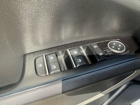 Used 2023 Kia Soul LX w/ LX Technology Package FWD image 16