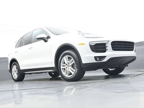 Used 2017 Porsche Cayenne Platinum Edition AWD/4WD image 29