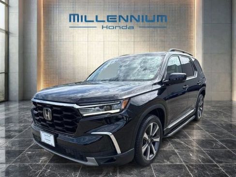Certified 2023 Honda Pilot Touring image 1