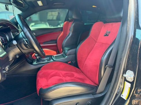 Used 2019 Dodge Charger Scat Pack w/ Dynamics Package RWD image 8