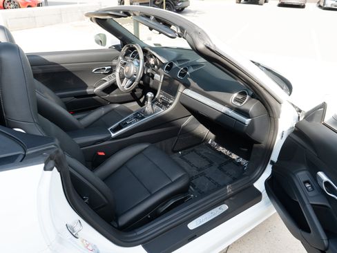 Used 2024 Porsche 718 Boxster S RWD image 16