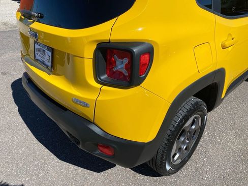 Used 2017 Jeep Renegade Latitude image 12