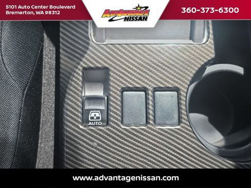 Used 2018 Toyota 4Runner SR5 AWD/4WD image 18