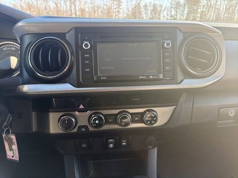 Used 2018 Toyota Tacoma SR5 image 22