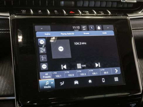 Used 2024 Jeep Grand Cherokee Laredo image 19