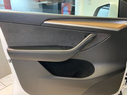 Used 2023 Tesla Model Y Performance AWD/4WD image 16