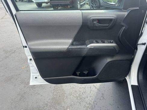 Used 2019 Toyota Tacoma SR5 AWD/4WD image 13