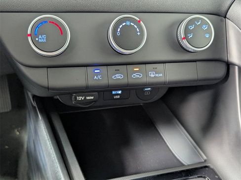 Certified 2025 Hyundai Elantra SE image 21