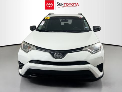 Used 2018 Toyota RAV4 LE image 10