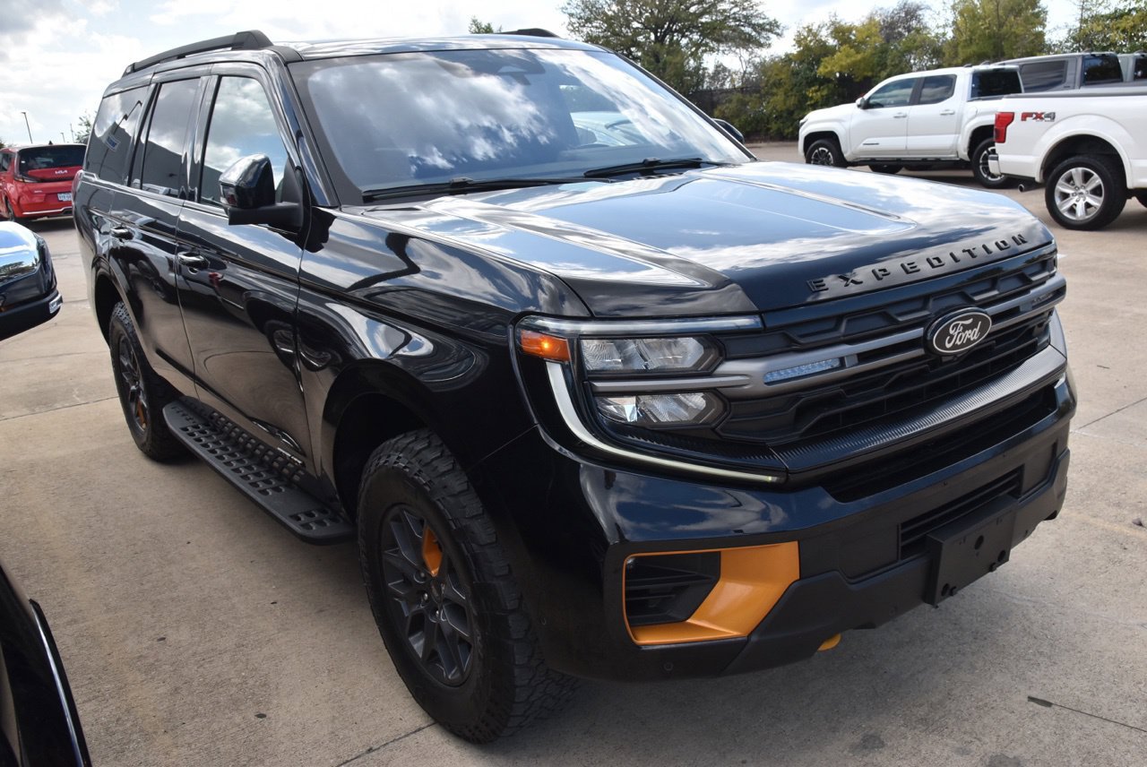 Used 2025 Ford Expedition Tremor AWD/4WD image 4