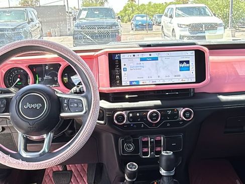 Used 2024 Jeep Wrangler Unlimited Sahara AWD/4WD image 4