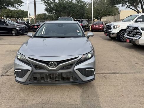 Used 2023 Toyota Camry SE FWD image 5
