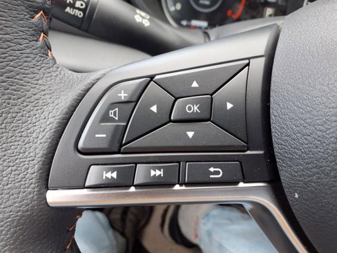 New 2025 Nissan Versa SR w/ Trunk Package image 23