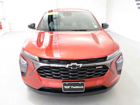 Used 2024 Chevrolet Trax RS w/ Driver Confidence Package image 2