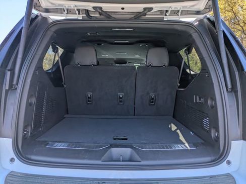 Used 2024 Chevrolet Suburban Premier image 14