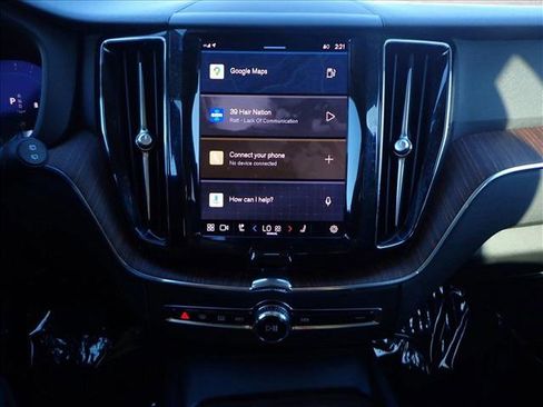 Used 2022 Volvo XC60 B5 Momentum image 18