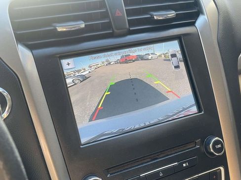 Used 2017 Ford Fusion SE w/ Fusion SE Technology Package image 15