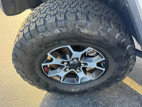 Used 2019 Jeep Wrangler Unlimited Rubicon w/ Dual Top Group image 10