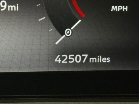 Used 2023 Nissan Ariya FWD image 29