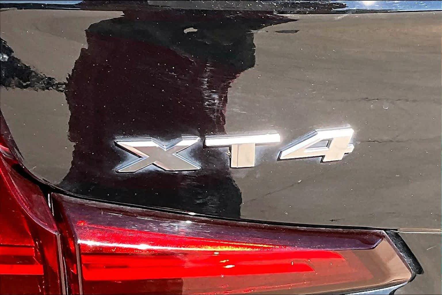 Used 2022 Cadillac XT4 Premium Luxury w/ LPO, ONYX Package FWD image 29
