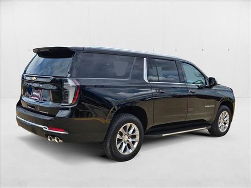 New 2026 Chevrolet Suburban Premier image 2