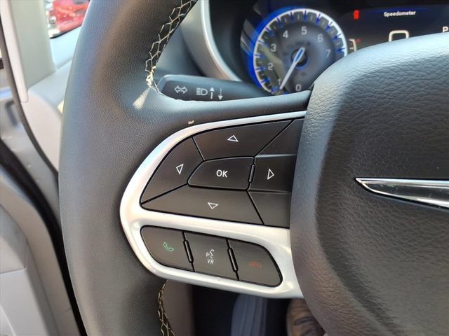 Used 2024 Chrysler Pacifica Touring-L FWD image 20