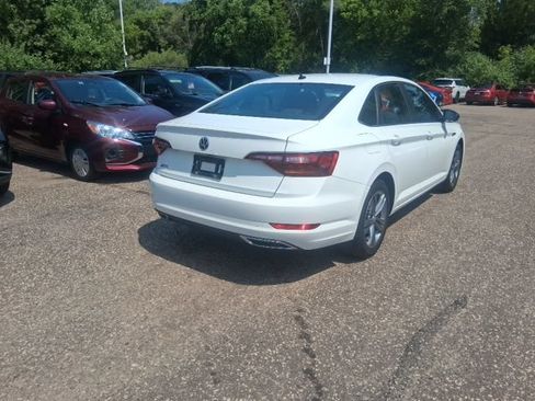 Used 2019 Volkswagen Jetta R-Line w/ R-Line Cold Weather Package FWD image 4