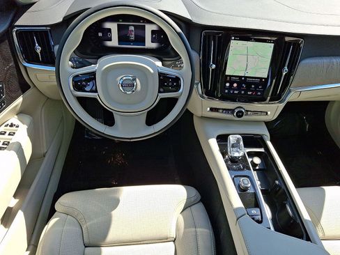 Certified 2025 Volvo V90 B6 Cross Country Ultra AWD/4WD image 12