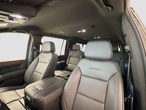 Used 2025 GMC Yukon XL Denali image 21