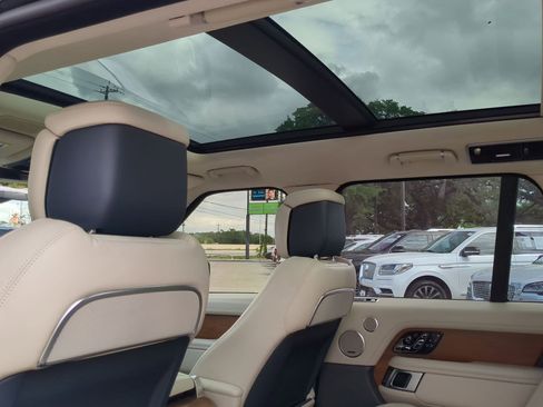 Used 2021 Land Rover Range Rover Autobiography image 21