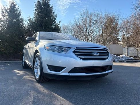 Used 2016 Ford Taurus SE image 9