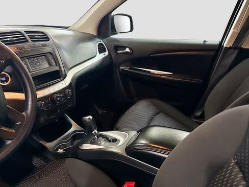 Used 2018 Dodge Journey SE image 22