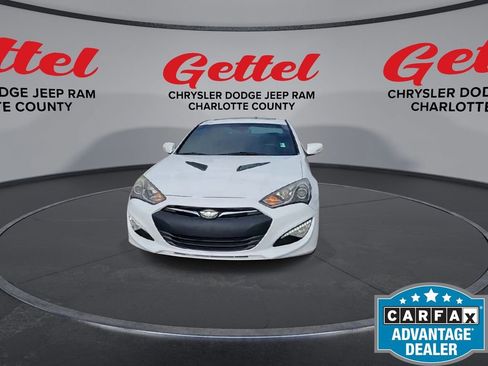 Used 2014 Hyundai Genesis 3.8 image 3