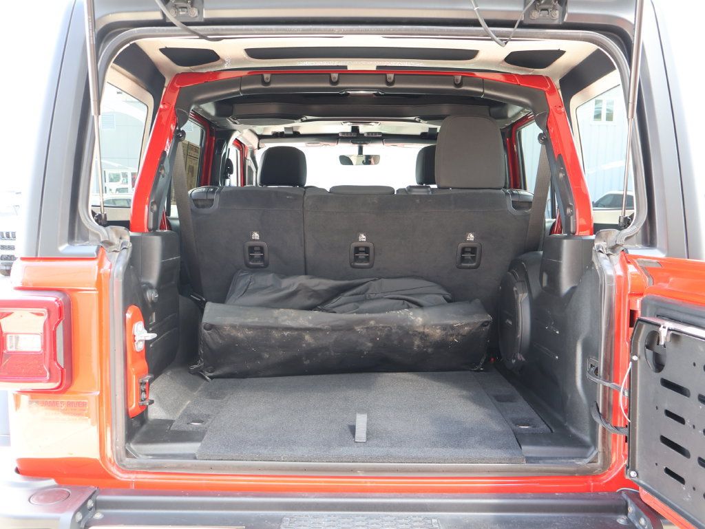 Used 2021 Jeep Wrangler Unlimited Rubicon AWD/4WD image 13