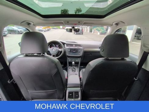 Used 2021 Volkswagen Tiguan SE FWD image 21