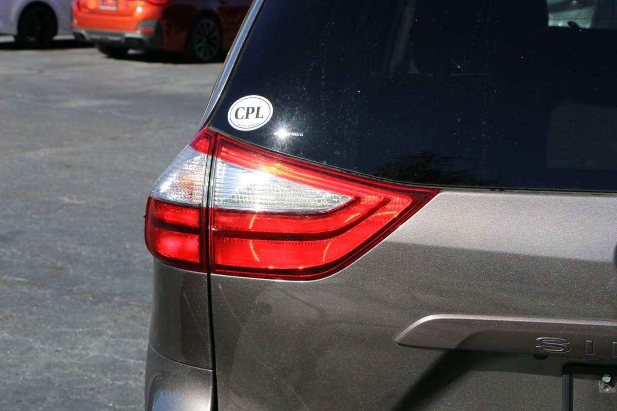 Used 2015 Toyota Sienna XLE w/ XLE Navigation Package FWD image 6