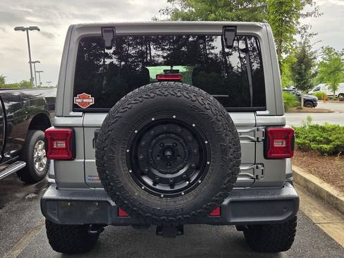 Used 2018 Jeep Wrangler Unlimited Sahara AWD/4WD image 4