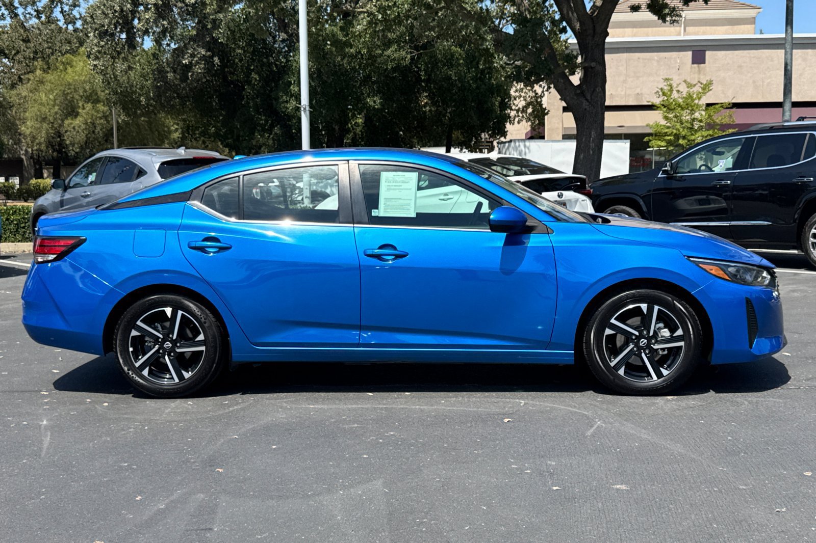 Used 2024 Nissan Sentra SV FWD image 2