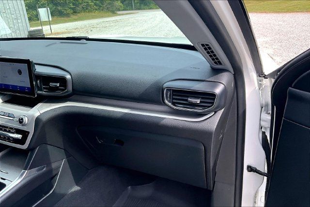 Used 2024 Ford Explorer XLT w/ Equipment Group 202A AWD/4WD image 14