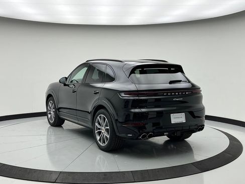 Used 2025 Porsche Cayenne image 3