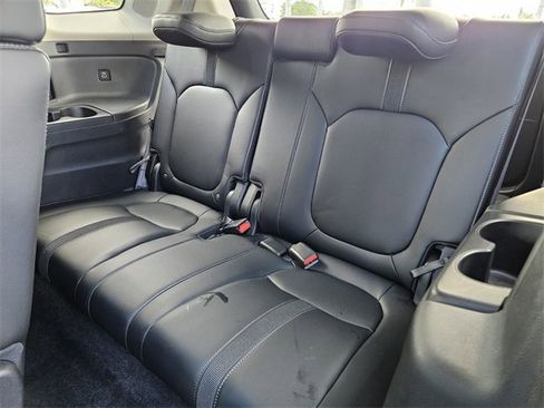 Used 2023 Honda Pilot Touring image 6