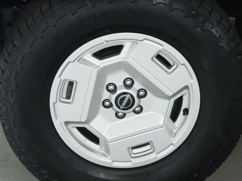 Certified 2024 Nissan Frontier SV w/ Hardbody Edition AWD/4WD image 37