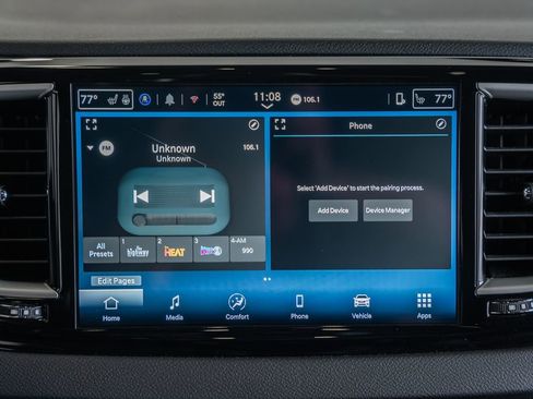 Used 2025 Chrysler Pacifica Select image 26