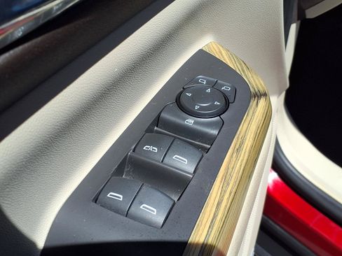 Used 2019 GMC Acadia Denali w/ Technology Package FWD image 22