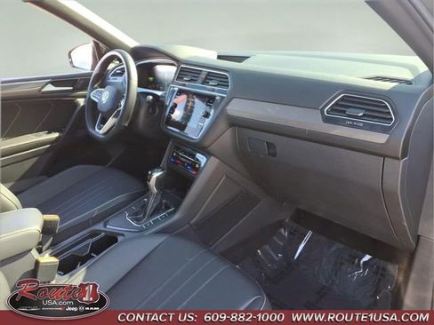Used 2023 Volkswagen Tiguan SE R-Line FWD image 12
