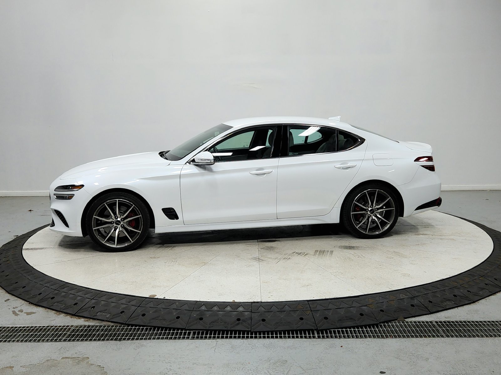 Used 2025 Genesis G70 2.5T RWD image 5