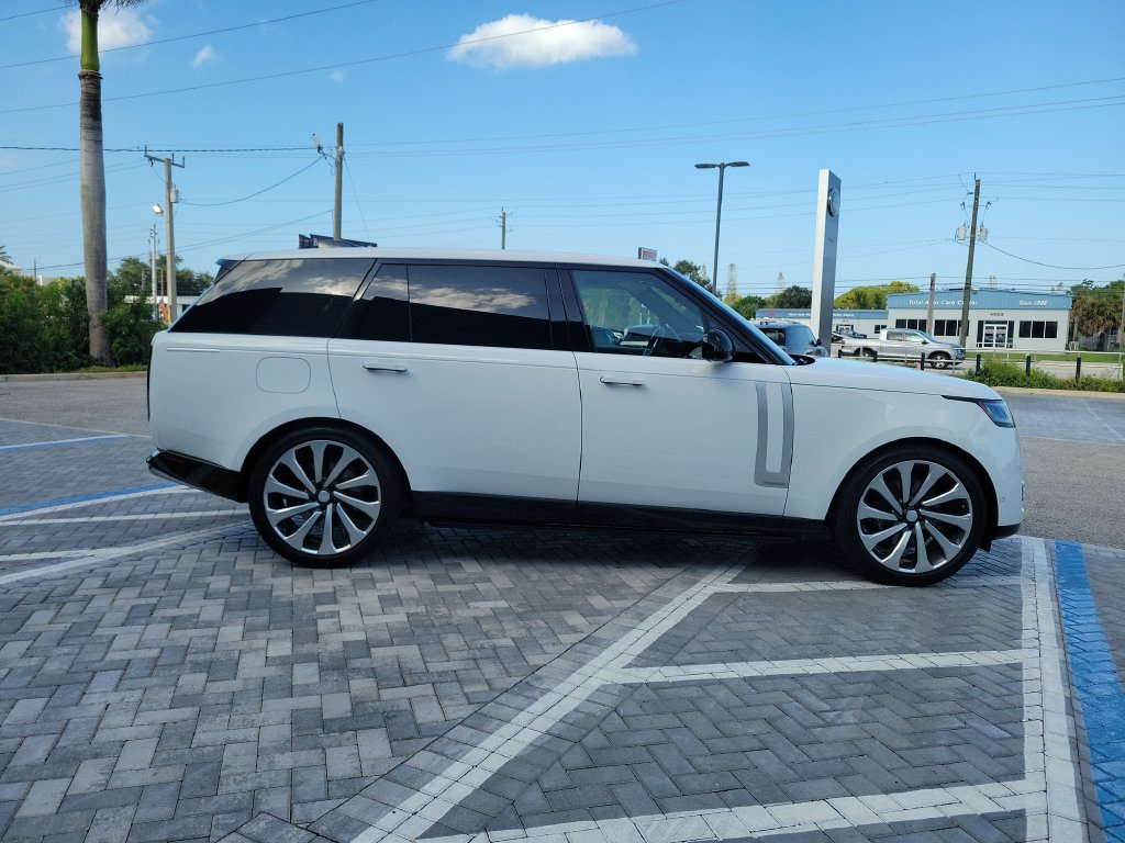 Certified 2025 Land Rover Range Rover Long Wheelbase Autobiography AWD/4WD image 6